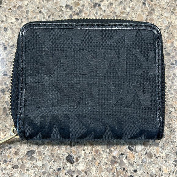 Michael Kors Wallet zip around MK Logo - Picture 2 of 4